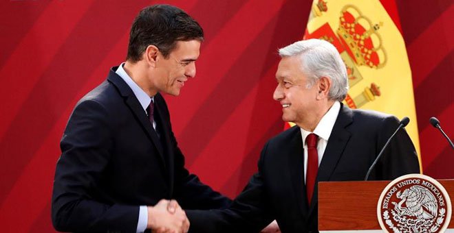 Pedro Sánchez saluda al presidente de México, Andrés Manuel López Obrador. / EFE