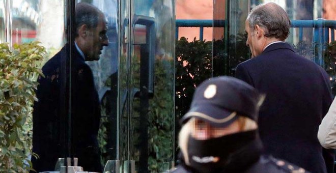 Francisco Camps entra en la sede de la Audiencia Nacional en Madrid. (ZIPI | EFE)