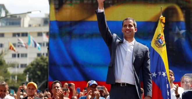 El autoproclamado presidente interino de Venezuela, Juan Guaidó, durante su discurso ante los manifestantes opositores.- REUTERS