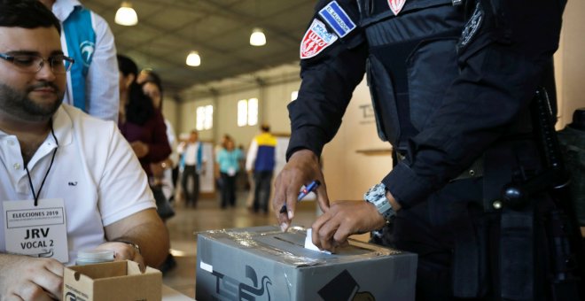 El Salvador celebra elecciones presidenciales bajo un fuerte dispositivo de seguridad./REUTERS