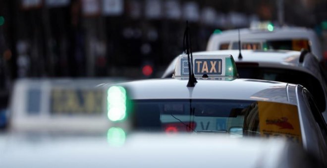 Los taxis vuelven a circular por Madrid tras 16 días de huelga./EFE