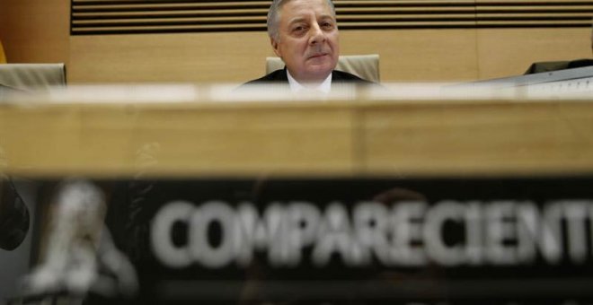 El exministro de Fomento José Blanco en la comisión de investigación del accidente ferroviario del Alvia en Angrois (Santiago de Compostela). (JUAN CARLOS HIDALGO | EFE)