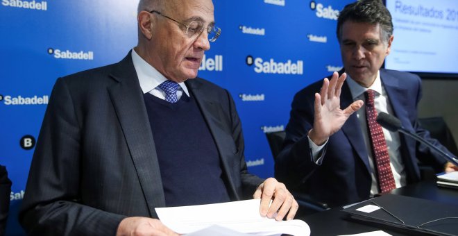 El presidente del Banco Sabadell, Josep Oliú, y el consejero deelgado, Jaume Guardiola, en la presentación de resultados de la entidad de 2018. EFE/Emilio Naranjo