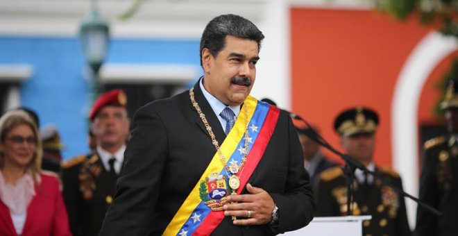 Fotografía cedida por prensa de Miraflores que muestra al presidente de Venezuela, Nicolás Maduro (c), mientras participa en los actos conmemorativos del Bicentenario del Discurso de Angostura, este viernes en Ciudad Bolívar (Venezuela). El discurso fue p