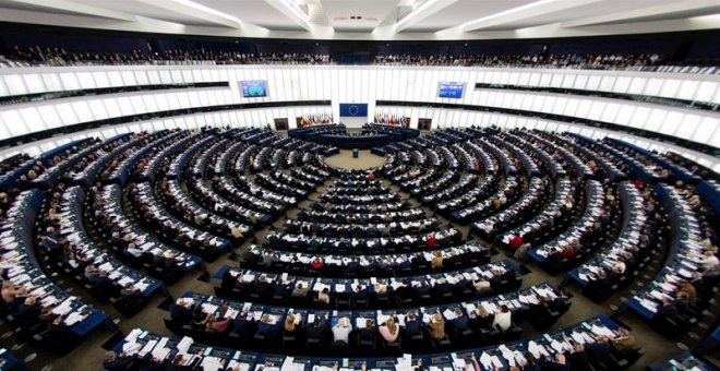 Los miembros del Parlamento Europeo participan en una sesión sobre un nuevo acuerdo comercial entre la Unión Europea y Singapur en Estrasburgo (Francia). /EFE