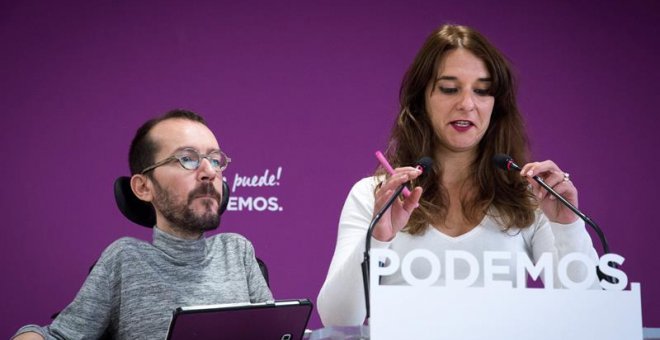 La portavoz Ejecutiva de Podemos ,Noelia Vera, junto al el secretario de Organización de Podemos, Pablo Echenique, durante la rueda de prensa tras el Consejo de Coordinación de la formación. -EFE/Luca Piergiovanni