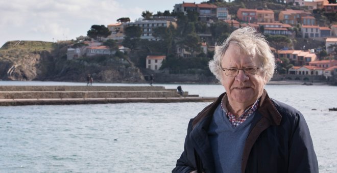 El hispanista Ian Gibson en el pueblo de Collioure.- ASIS AYERBE