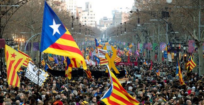 21/02/2019.- Miles de personas abarrotan la Diagonal de Barcelona este jueves en la manifestación unitaria de la jornada de huelga general en Cataluña convocada por el sindicato independentista Intersindical-CSC en protesta por el juicio del 'procés' que