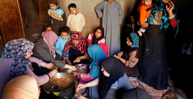 An Egyptian family prepares a cabbage meal for lunch in the province of Fayoum, southwest of Cairo, Egypt February 19, 2019. Picture taken February 19, 2019. REUTERS/Hayam Adel