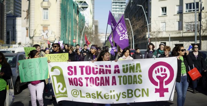 Las Kellys protestan por las calles de Barcelona. /JOEL KHASILA