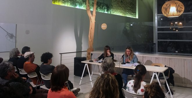 El Espaio Ecoo de Madrid contó con la presencia de más de medio centenar de personas en la presentación del libro 'Revolución feminista y políticas de lo común frente a la extrema derecha'. /NOELIA TABANERA