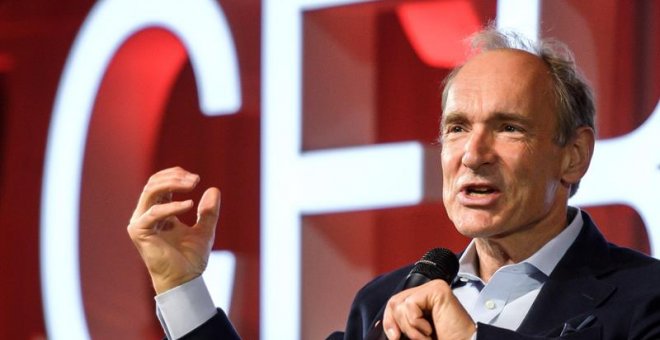 El padre de la Web, el británico Tim Berners-Lee, da un discurso durante un evento para celebrar el 30 aniversario de la World Wide Web, la red mundial que cambió la historia moderna, en el Centro Europeo de Física de Partículas (CERN) este martes en Mey