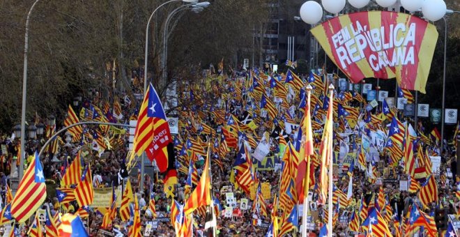 Manifestación bajo los lemas "Autodeterminación no es delito" y "Democracia es decidir" en Madrid. EFE/J.J GUILLÉN