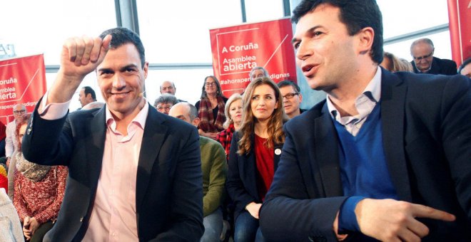 El líder de PSOE, Pedro Sánchez, con el dirigente gallego Gonzalo Caballero en un acto del partido en A Coruña. EFE