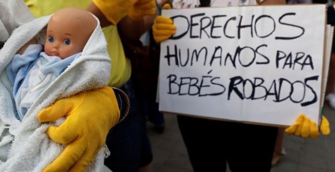 Manifestación por el caso de los bebés robados en España./EFE