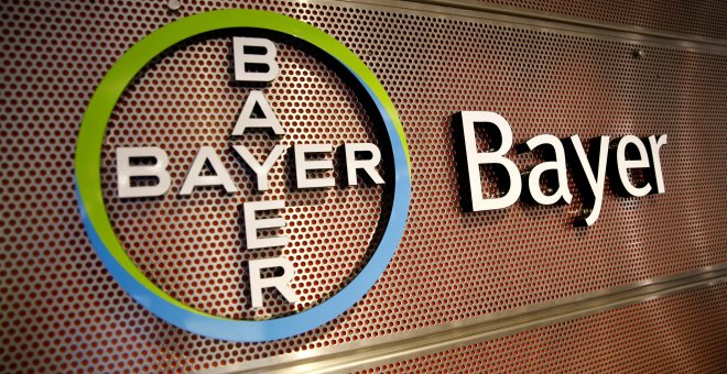 El logo de Bayer en una de sus sedes en la localidad alemana de Leverkusen./ REUTERS/Wolfgang Rattay