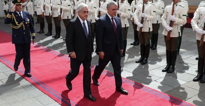 El presidente de Chile, Sebastián Piñera, y su homólogo de Colombia, Iván Duque, a su llegada al Palacio de La Moneda en Santiago (Chile). - EFE