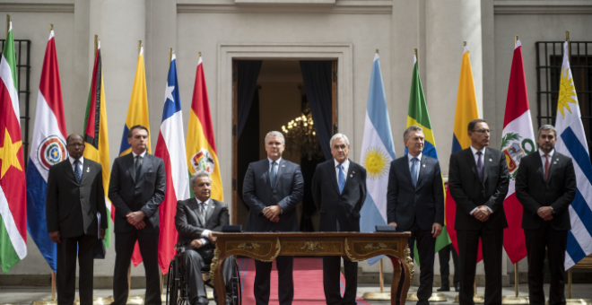 Los presidentes que participaron en el encuentro junto a las banderas de sus países. / Marcelo Segura (Presidencia Chile).