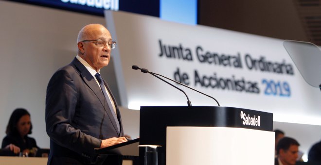El presidente de Banco Sabadell, Josep Oliu, durante la junta de accionistas, en Alicante.EFE/MORELL