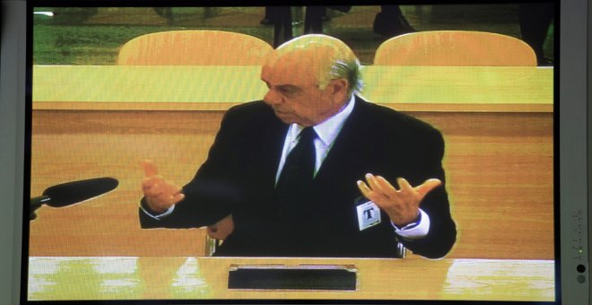 Fotografía del monitor de la sala de prensa ,en la Audiencia Nacional, del expresidente de BBVA Francisco González declarando este miércoles como testigo en el juicio por la salida a Bolsa de Bankia. EFE/FERNANDO VILLAR