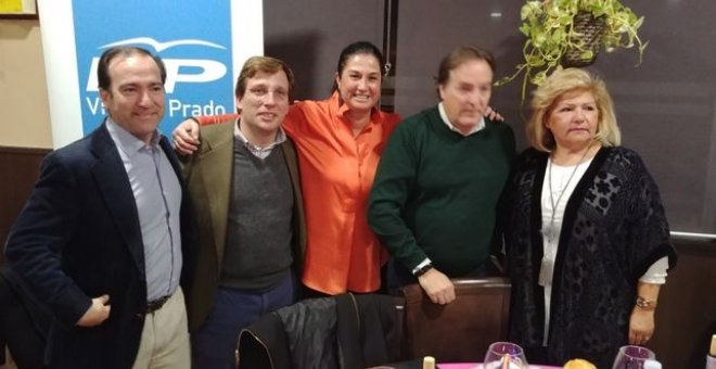 Belén Rodríguez Palomino (centro) en la cena de Navidad del PP de Villa del Prado.  | PP
