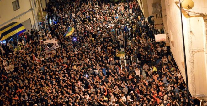 Primera manifestación celebrada el 30 de mayo 2017 en Alhucemas por el Hirak pocas horas después del arresto de Naser Zafzafi. El Tribunal de Apelación de Casablanca confirmó hoy todas las penas de cárcel contra los principales dirigentes del movimiento d
