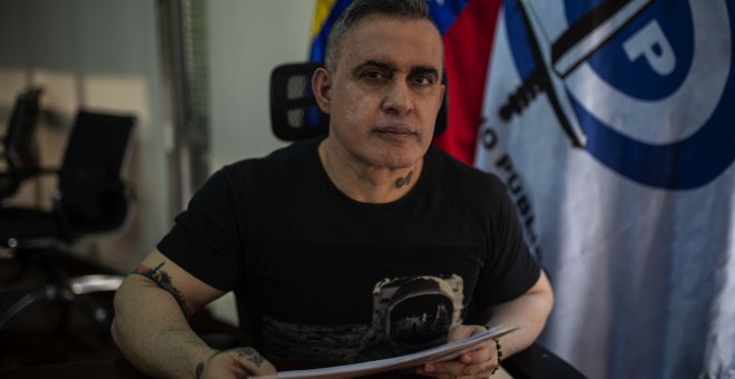 El fiscal general de la República Bolivariana de Venezuela, Tarek William Saab, en su despacho del Ministerio Publico, en Caracas.- JAIRO VARGAS