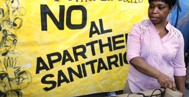 Organizaciones en Madrid se manifiestan en contra de lo que llaman el "Apartheid Sanitario" (EFE)