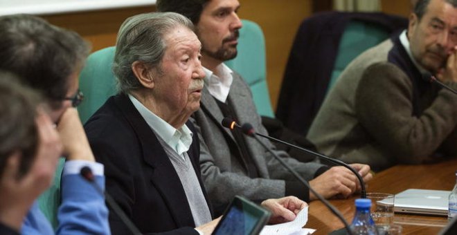El columnista y poeta malagueño Manuel Alcántara.- EFE