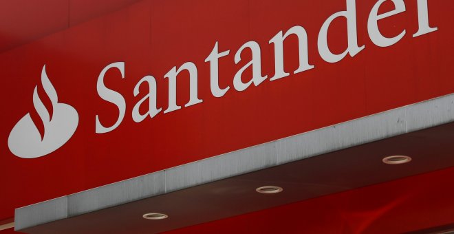 El logo del Banco Santander en una de sus sucursales en Ciudad de México. REUTERS/Edgard Garrido