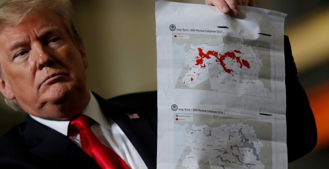 Donald Trump muestra en un mapa la zona de influencia del ISIS. REUTERS/Carlos Barria