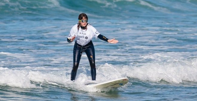 La surfista ciega Carmen López. Europa Press