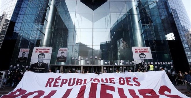 Protesta de 'Extinction Rebellion' en el distrito empresarial de La Défense. Foto: REUTERS / BENOIT TESSIER