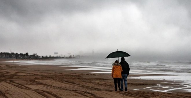 El temporal de lluvia y viento que afecta a la Comunitat Valenciana ha dejado acumulados en 24 horas de hasta 100,6 litros por metro cuadrado en Alcudia de Veo (Castellón) y rachas de viento que han rozado los 84 kilómetros por hora en el municipio castel