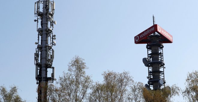 Diferentes antenas de telefonía móvil operadas por Vodafone en Berlín (Alemania). REUTERS / Fabrizio Bensch