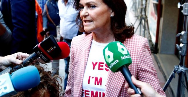 La vicepresidenta del Gobierno, Carmen Calvo Carmen, a su llegada a la sede del PSOE en Madrid para seguir los resultados electorales de la jornada de este domingo. EFE/Javier López