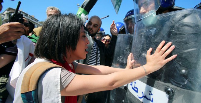 Manifestación del Primero de Mayo en Alger (Algeria). / RAMZI BOUDINA (REUTERS)
