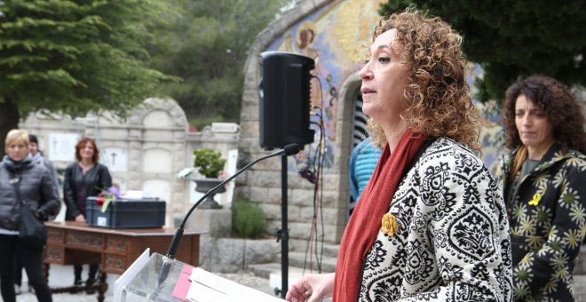 La consellera de Justícia, Ester Capella, al cementiri de Castellar del Vallès. GENERALITAT