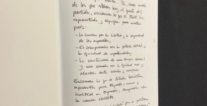 Detalle del mensaje que el presidente del Gobierno y secretario general del PSOE, Pedro Sánchez ha escrito en el libro de condolencias por el fallecimiento de Alfredo Pérez Rubalcaba. /PSOE