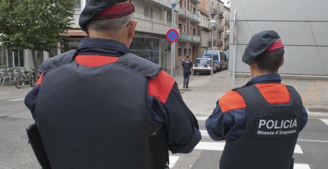 Dos agentes de los Mossos d'Esquadra / EFE