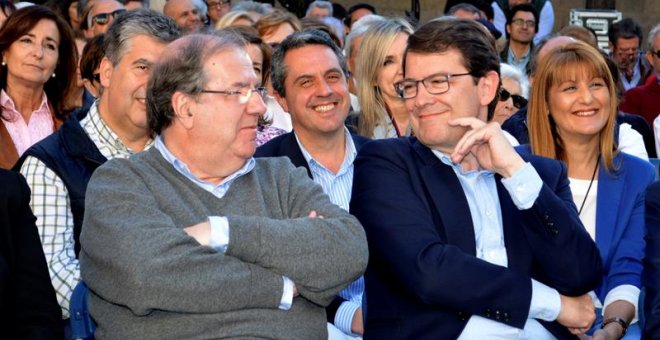 El presidente de la Junta de Castilla y León, Juan Vicente Herrera, junto al candidato del PP a la Presidencia de la Junta de Castilla y León, Alfonso Fernández Mañueco. EFE.