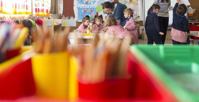 Una empleada de Educación Infantil. EUROPA PRESS/Archivo