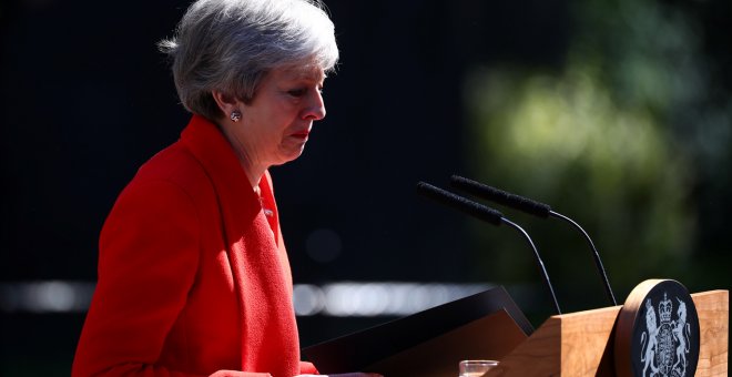 Theresa May no pudo contener las lágrimas en la rueda de prensa en la que anunció su dimisión. - REUTERS