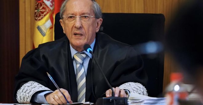 El presidente de la Audiencia de Valladolid, Feliciano Trebolle, durante la lectura del veredicto del juicio desarrollado desde el pasado 25 de abril en el que un jurado popular ha considerado culpable del asesinato, violación y maltrato de la niña de 4