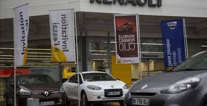 La firma Fiat va a proponer en los próximos días al grupo francés Renault una fusión de las dos compañías. / EFE