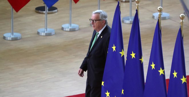 El presidente de la Comisión Europea, Jean-Claude Juncker, a su llegada a la cumbre de la UE para analizar los resultados de las elecciones al Parlamento Europeo del 26-M y los nombramientos en las instituciones comunitarias. REUTERS/Yves Herman