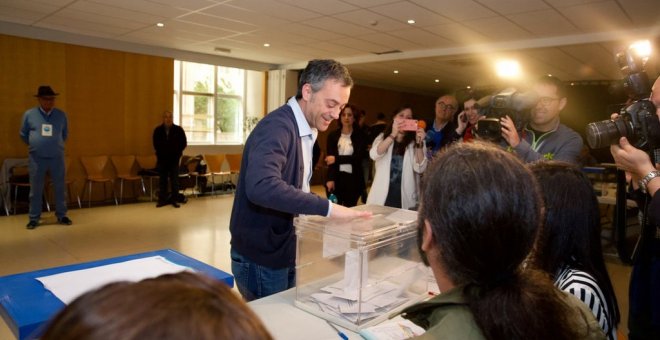 Xulio Ferreiro votando en su colegio electoral en las elecciones del 26 de mayo. /TWITTER