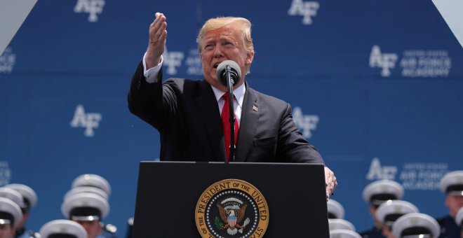 30/05/2019 - Trump pronuncia el discurso de graduación en la ceremonia de graduación de la Academia de la Fuerza Aérea de EEUU el 30 de mayo de 2019 | REUTERS/ Jonathan Ernst