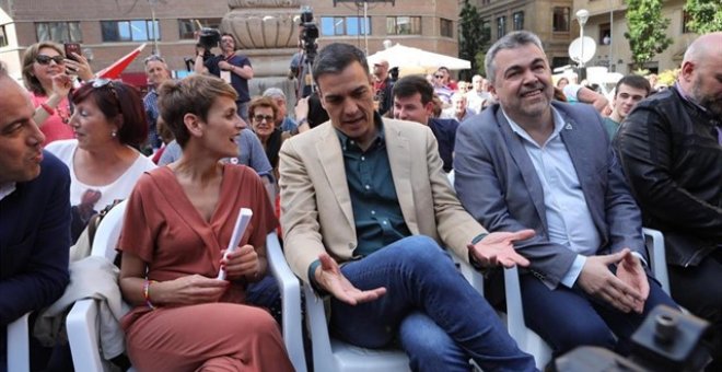 La candidata socialista en Navarra, María Chivite, junto a Pedro Sánchez. - EFE