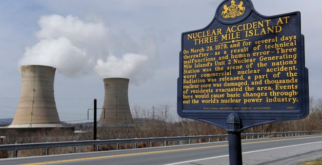 Placa que recuerda el accidente nuclear de TMI en Pennsylvania, EEUU. (REUTERS/Jonathan Ernst)